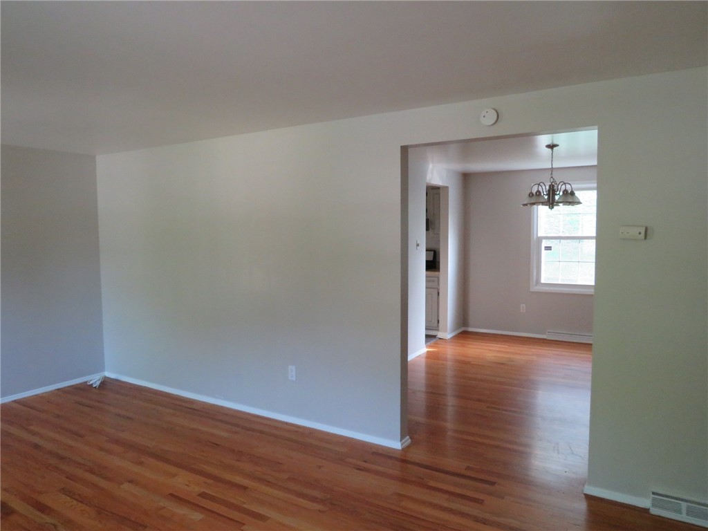 579 Clifton Rd, Bethel Park, Pennsylvania image 3