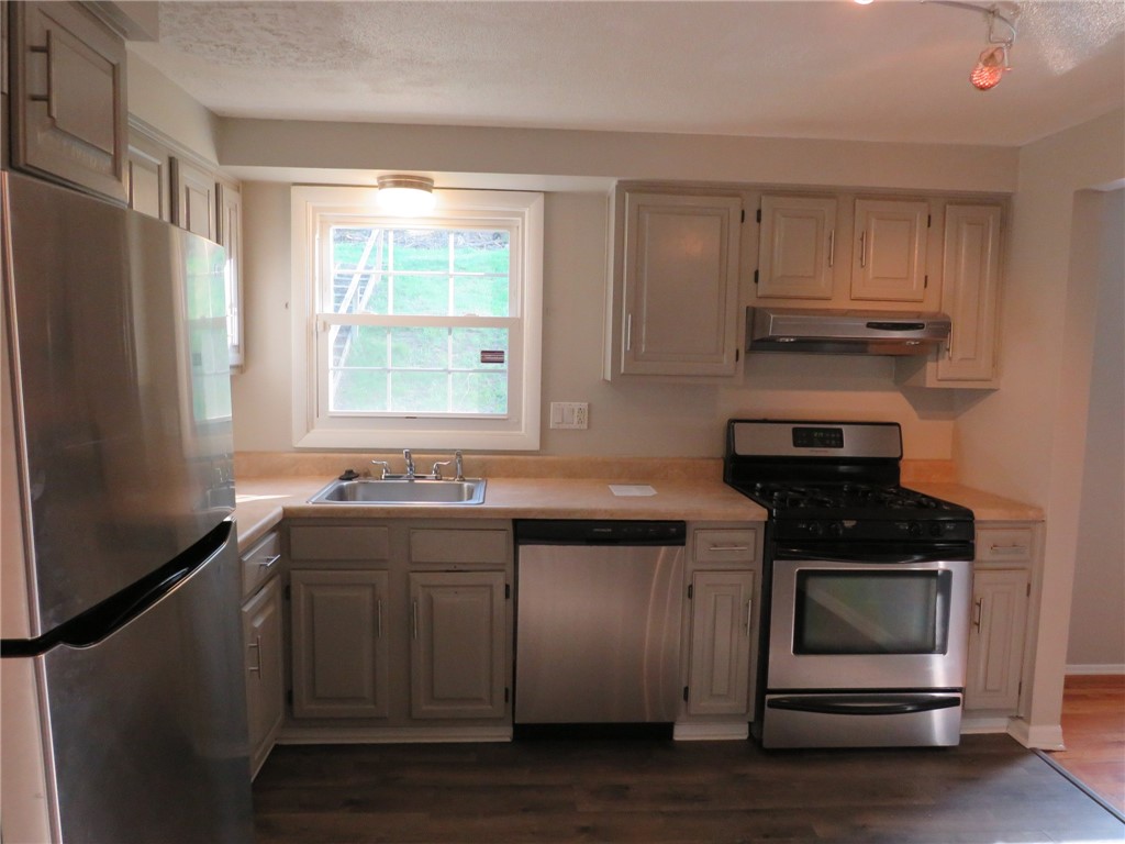 579 Clifton Rd, Bethel Park, Pennsylvania image 11