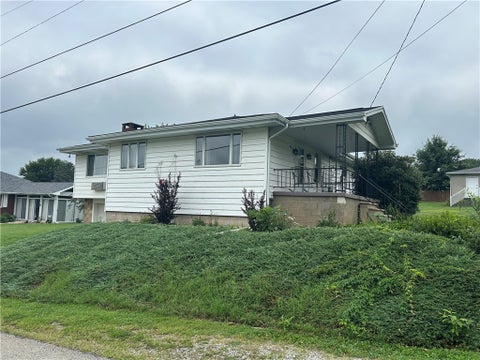 Homes For Sale - 1416 Hawthorne St St<br/> Fayette County, Connellsville, PA 15425