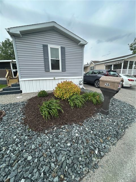 Photo of 28 Hilltop Dr, Finleyville, PA 15332 (MLS # 1752876)