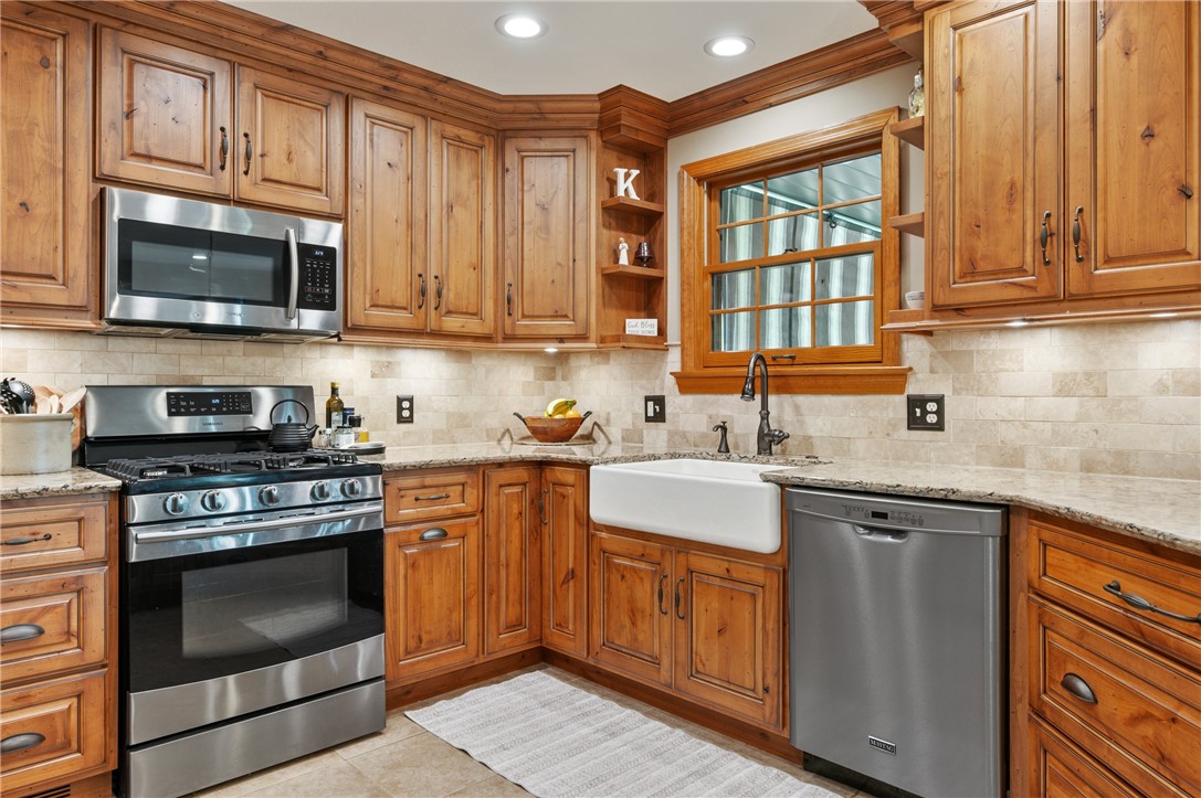 330 Warrick
