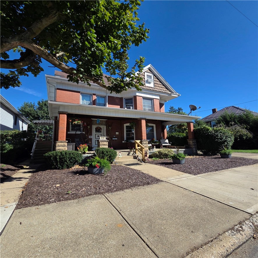 220 Grace Ave