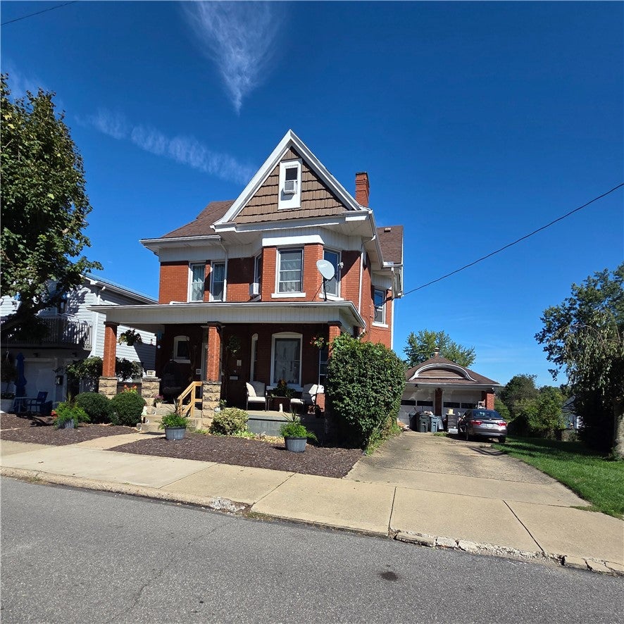 220 Grace Ave