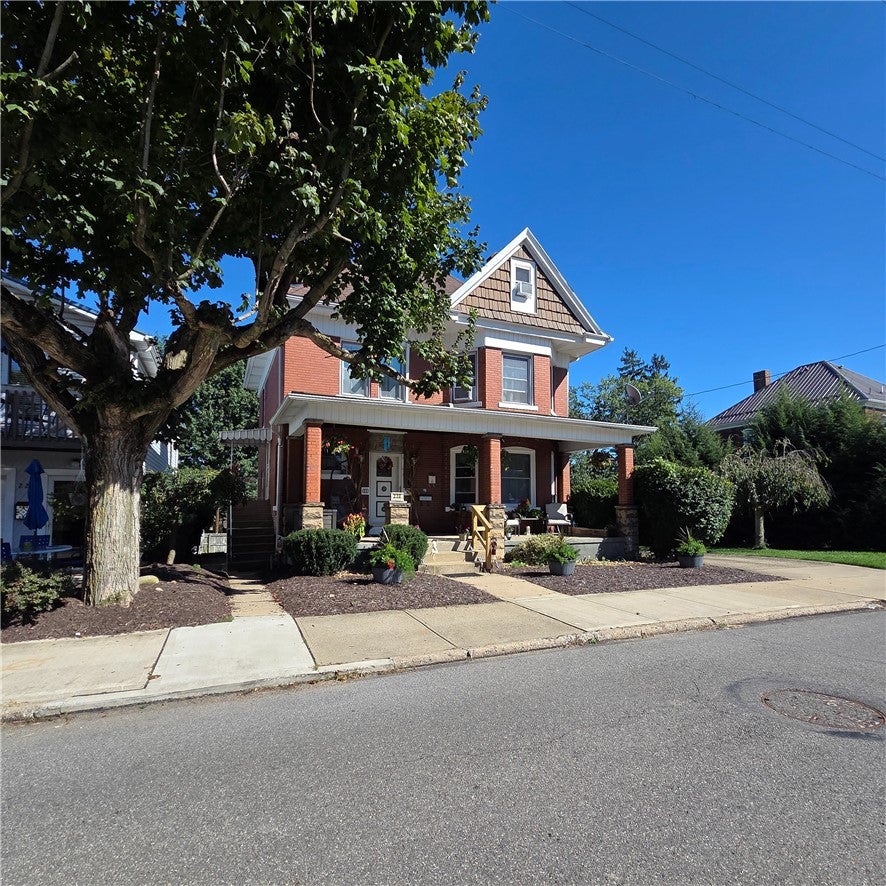 220 Grace Ave