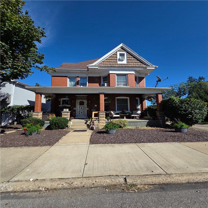 220 Grace Ave