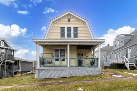 324 Wood St California PA 15419