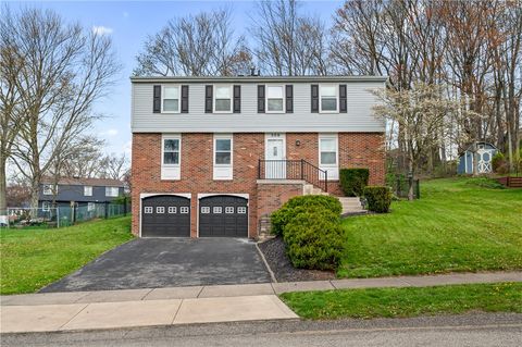 Photo of 309 Moray Dr, Coraopolis, PA 15108 (MLS # 1748478)