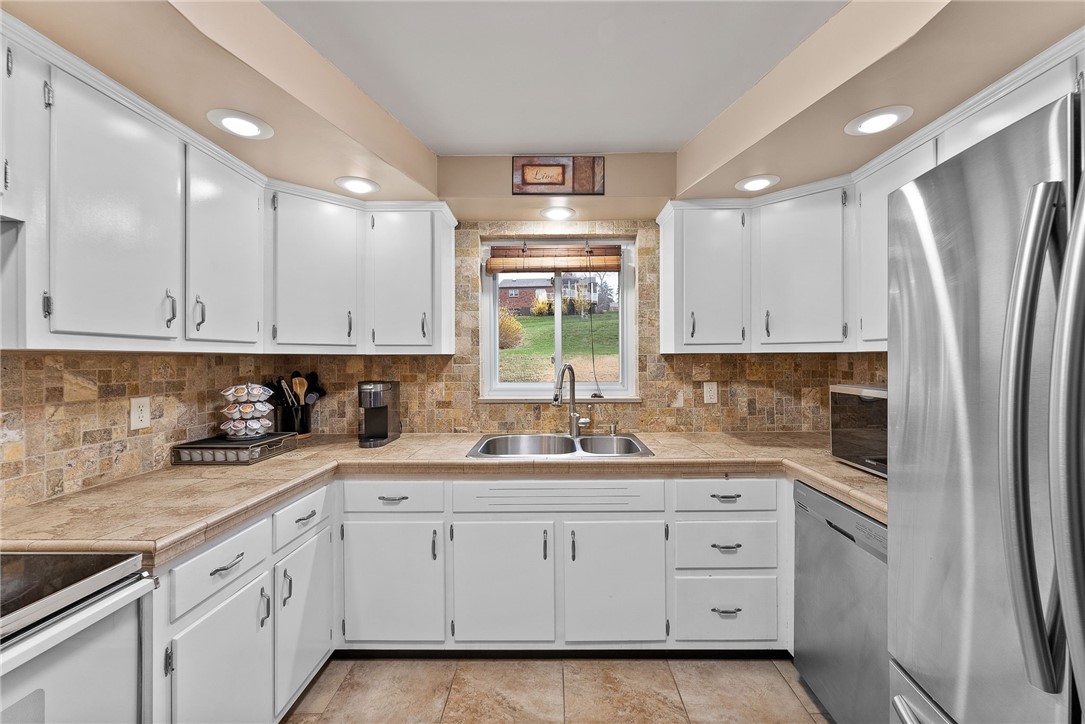 4358 E Barlind Dr Dr, Whitehall, Pennsylvania image 11