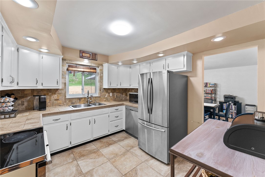 4358 E Barlind Dr Dr, Whitehall, Pennsylvania image 13