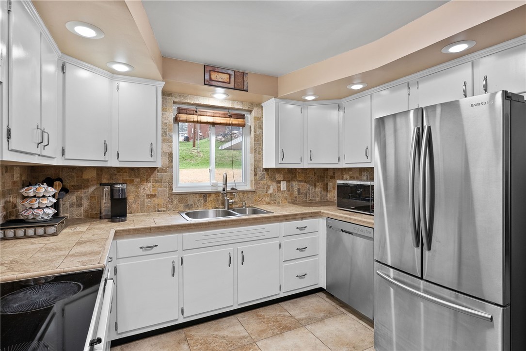 4358 E Barlind Dr Dr, Whitehall, Pennsylvania image 10