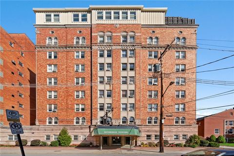 Photo of 144 N Dithridge St #405, Pittsburgh, PA 15213 (MLS # 1727703)