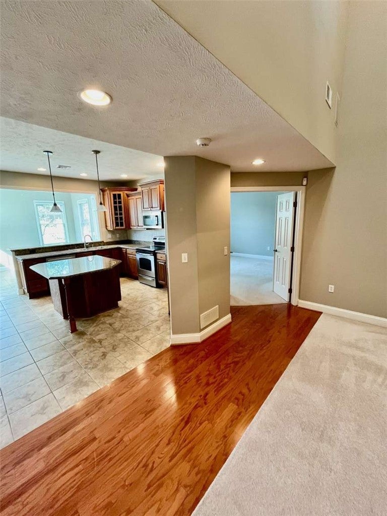 2902 Ambassador Lane