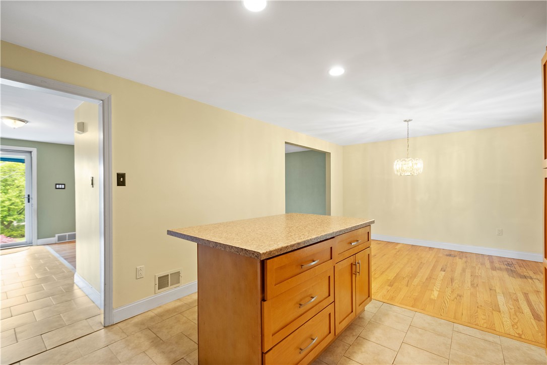 1064 Glen Oak Dr Dr, Bethel Park, Pennsylvania image 15