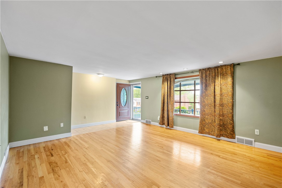 1064 Glen Oak Dr Dr, Bethel Park, Pennsylvania image 6