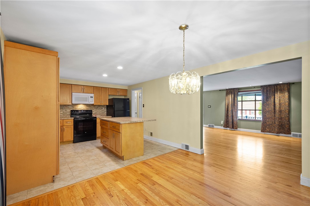 1064 Glen Oak Dr Dr, Bethel Park, Pennsylvania image 12