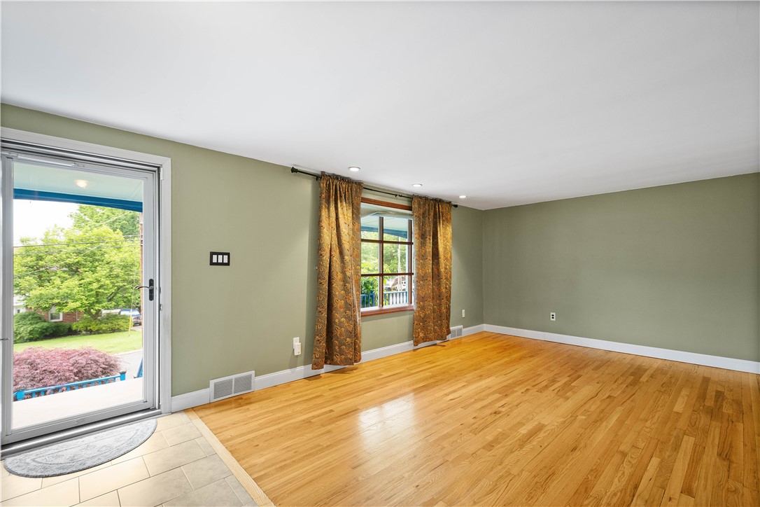 1064 Glen Oak Dr Dr, Bethel Park, Pennsylvania image 4