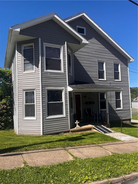 Photo of 702 Vine St, West Newton, PA 15089 (MLS # 1760880)