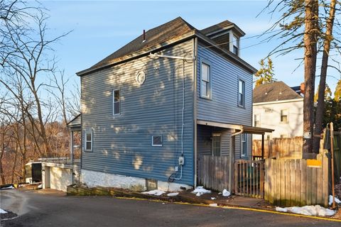 Photo of 228 Sylvan Walk, Pittsburgh, PA 15202 (MLS # 1741070)