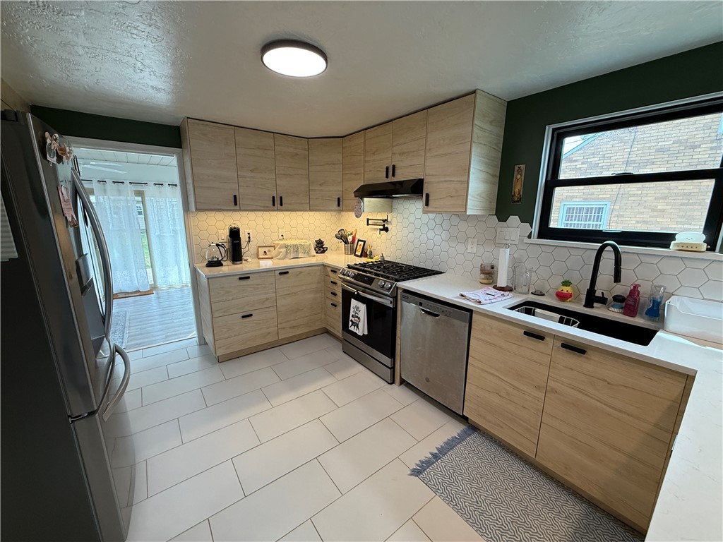 Scott Twp - Sal, Pennsylvania 15243, United States, 3 Bedrooms Bedrooms, ,3 BathroomsBathrooms,Residential,Active,132655