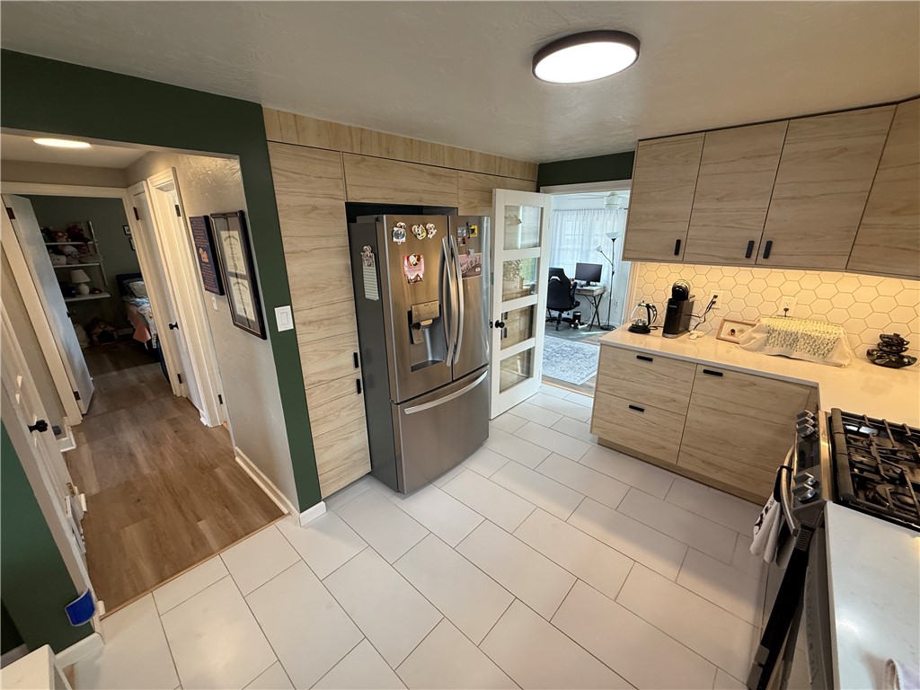 Scott Twp - Sal, Pennsylvania 15243, United States, 3 Bedrooms Bedrooms, ,3 BathroomsBathrooms,Residential,Active,132655