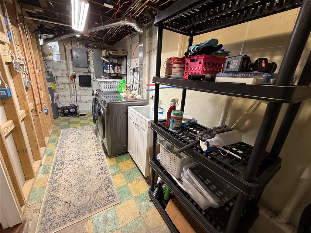 Scott Twp - Sal, Pennsylvania 15243, United States, 3 Bedrooms Bedrooms, ,3 BathroomsBathrooms,Residential,Active,132655