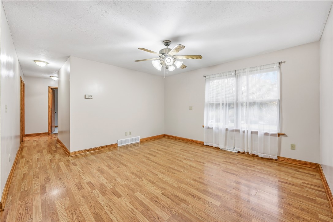 Shenango, Pennsylvania 16134, United States, 3 Bedrooms Bedrooms, ,1 BathroomBathrooms,Residential,Active,243107