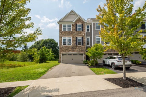 Townhouse For Sale - 231 Eagle Dr<br/> Cranberry Twp, PA 16066