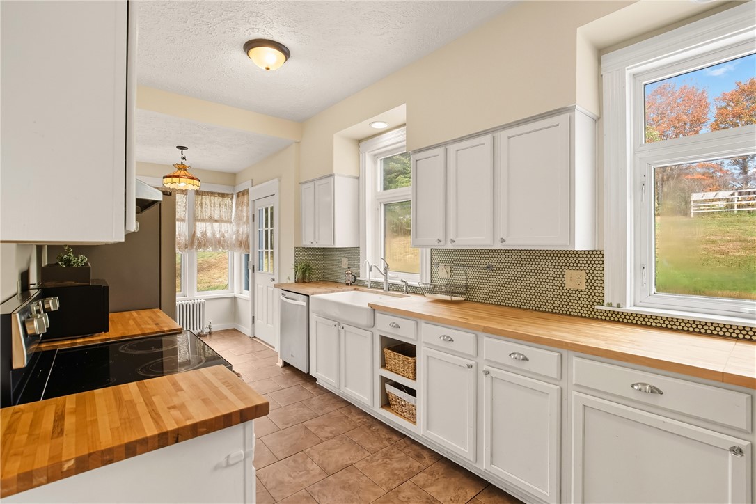 Stonycreek Twp, Pennsylvania 15541, United States, 5 Bedrooms Bedrooms, ,2 BathroomsBathrooms,Residential,Pending,212727