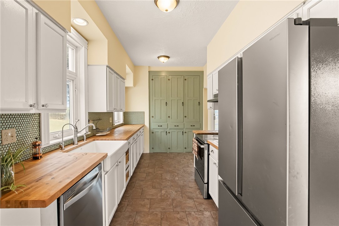 Stonycreek Twp, Pennsylvania 15541, United States, 5 Bedrooms Bedrooms, ,2 BathroomsBathrooms,Residential,Pending,212727