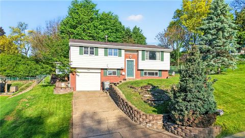 Photo of 417 Peters Dr, Glenshaw, PA 15116 (MLS # 1752818)