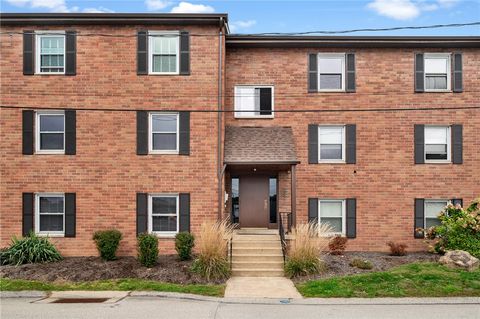 Photo of 31 Huston Rd, Oakmont, PA 15139 (MLS # 1726449)