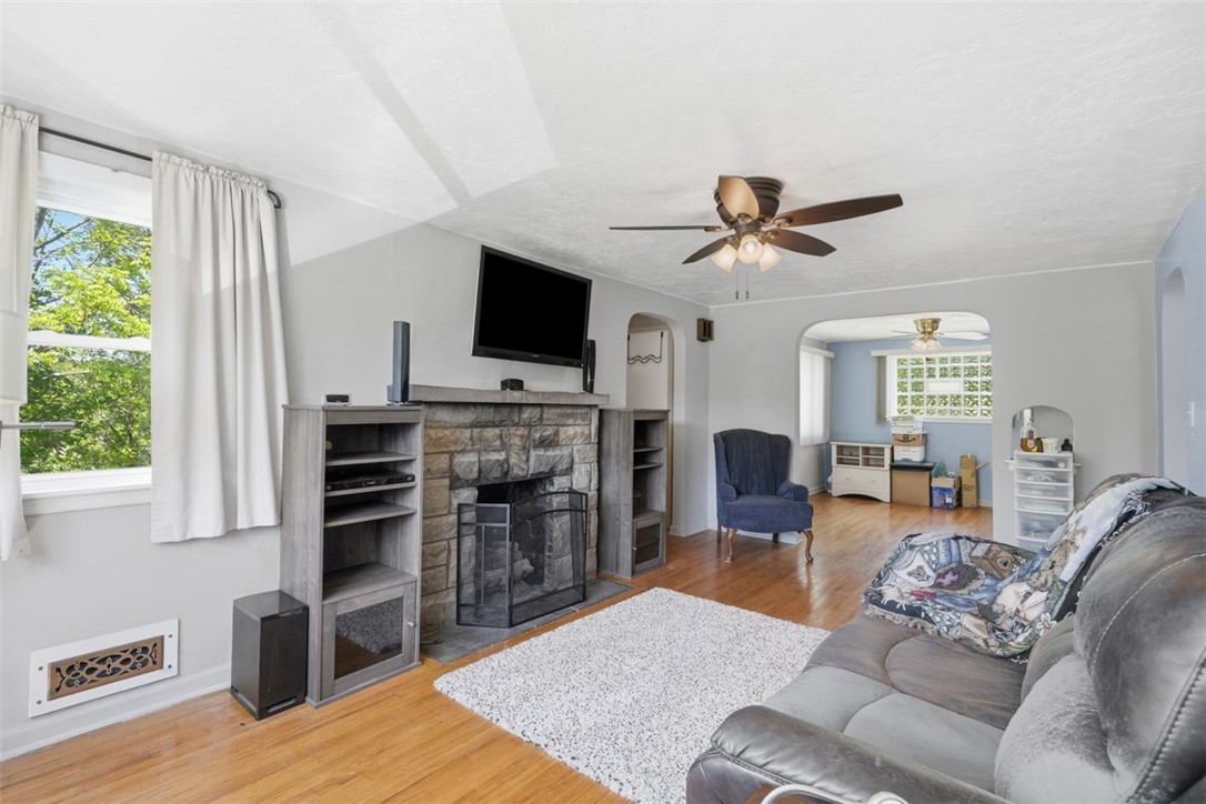 9261 Old Perry Hwy