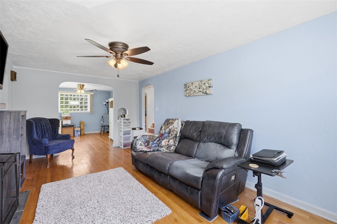9261 Old Perry Hwy
