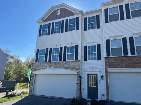 713 Ravenshire Ct. Moon/Crescent Twp PA 15108