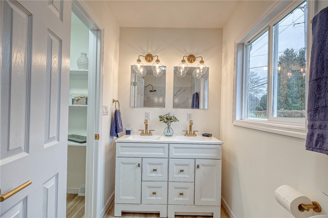 Cranberry Twp, Pennsylvania 16066, United States, 3 Bedrooms Bedrooms, ,3 BathroomsBathrooms,Residential,Contingent,31164