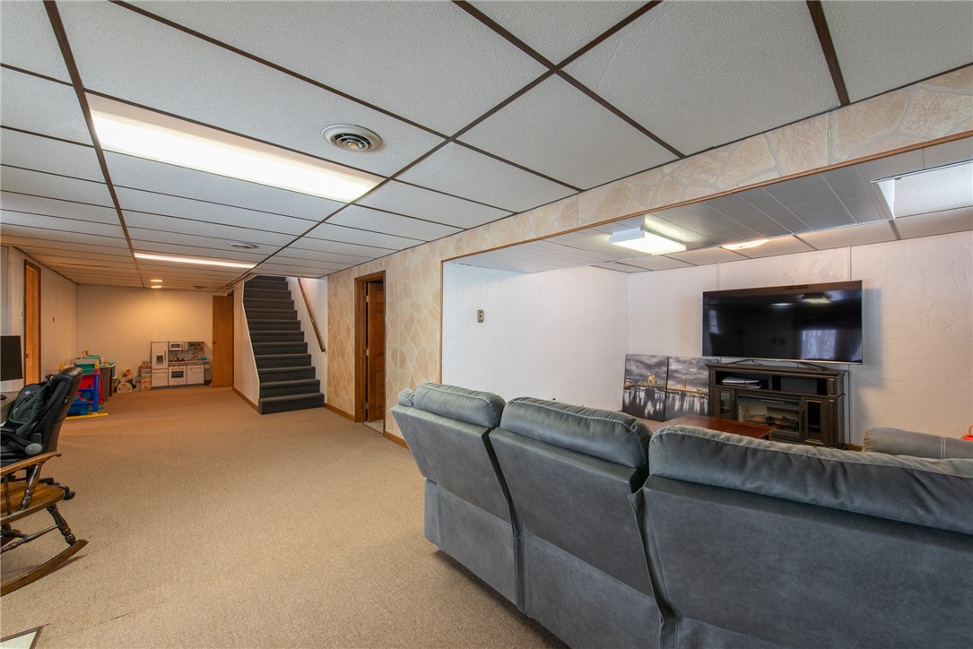 Allegheny Twp - Wml, Pennsylvania 15068, United States, 4 Bedrooms Bedrooms, ,3 BathroomsBathrooms,Residential,Pending,16069