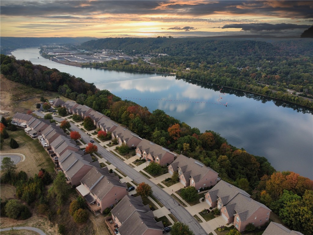 Allegheny West, Pennsylvania 15108, United States, 4 Bedrooms Bedrooms, ,5 BathroomsBathrooms,Residential,Contingent,212356