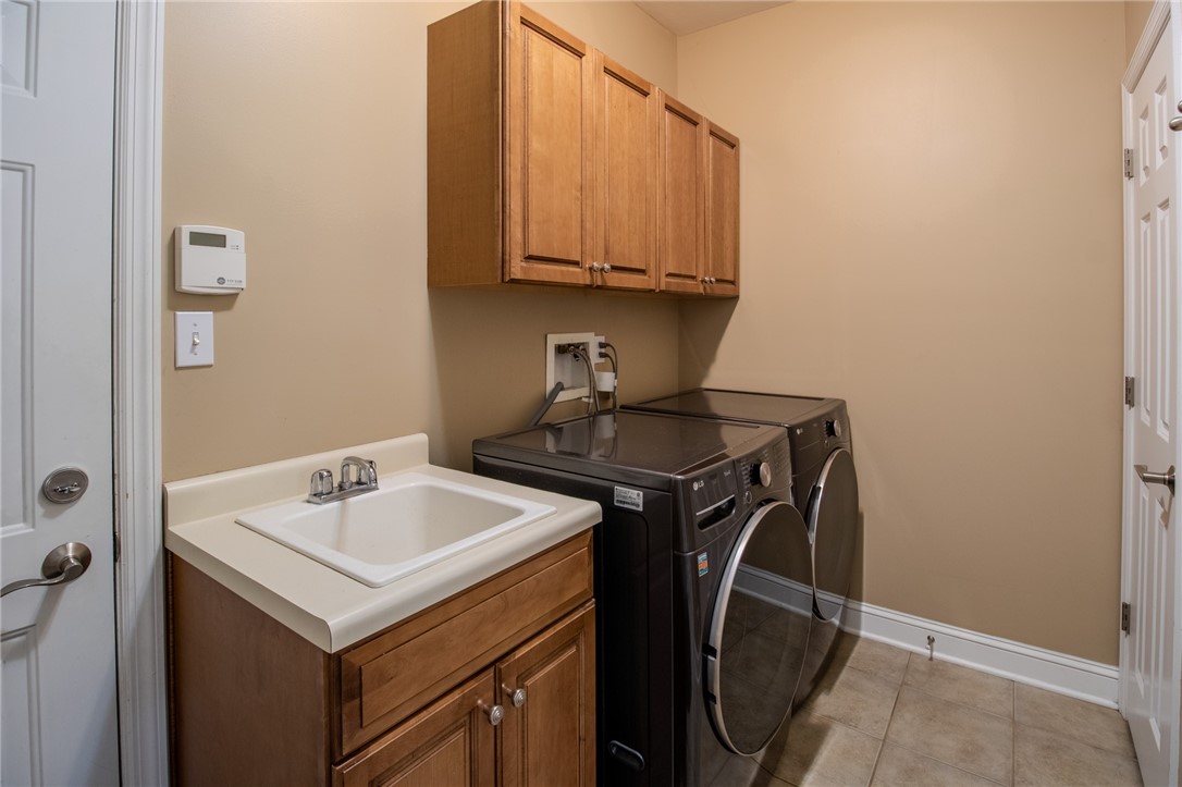 Allegheny West, Pennsylvania 15108, United States, 4 Bedrooms Bedrooms, ,5 BathroomsBathrooms,Residential,Contingent,212356