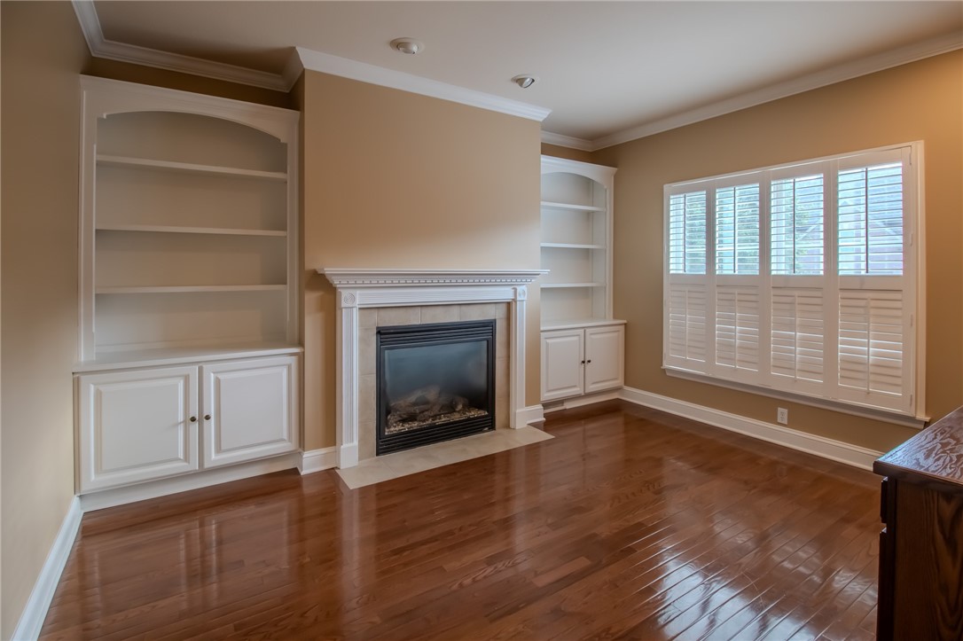 Allegheny West, Pennsylvania 15108, United States, 4 Bedrooms Bedrooms, ,5 BathroomsBathrooms,Residential,Contingent,212356