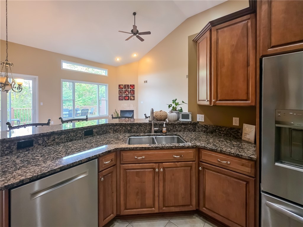 Allegheny West, Pennsylvania 15108, United States, 4 Bedrooms Bedrooms, ,5 BathroomsBathrooms,Residential,Contingent,212356