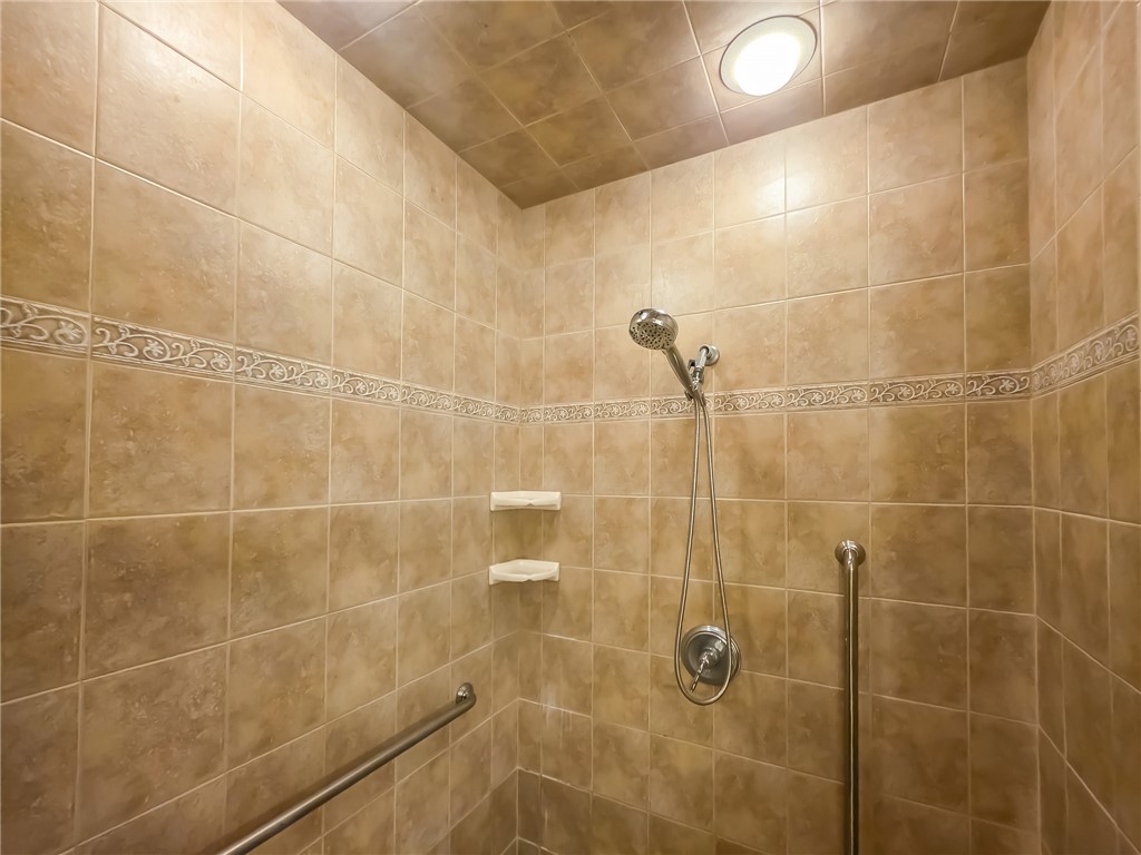 Allegheny West, Pennsylvania 15108, United States, 4 Bedrooms Bedrooms, ,5 BathroomsBathrooms,Residential,Contingent,212356