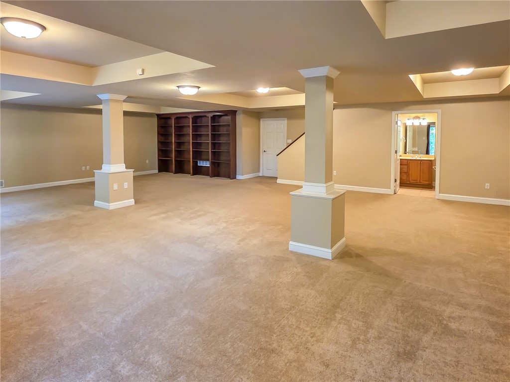 Allegheny West, Pennsylvania 15108, United States, 4 Bedrooms Bedrooms, ,5 BathroomsBathrooms,Residential,Contingent,212356