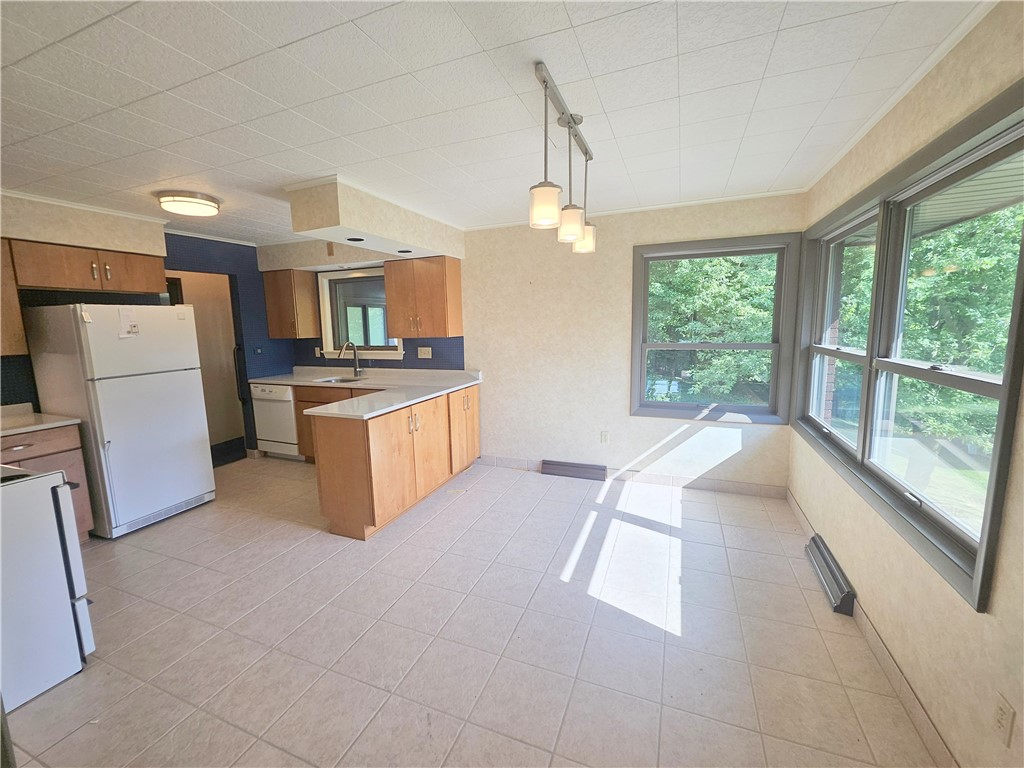 Slippery Rock Boro, Pennsylvania 16057, United States, 3 Bedrooms Bedrooms, ,2 BathroomsBathrooms,Residential,Contingent,202294