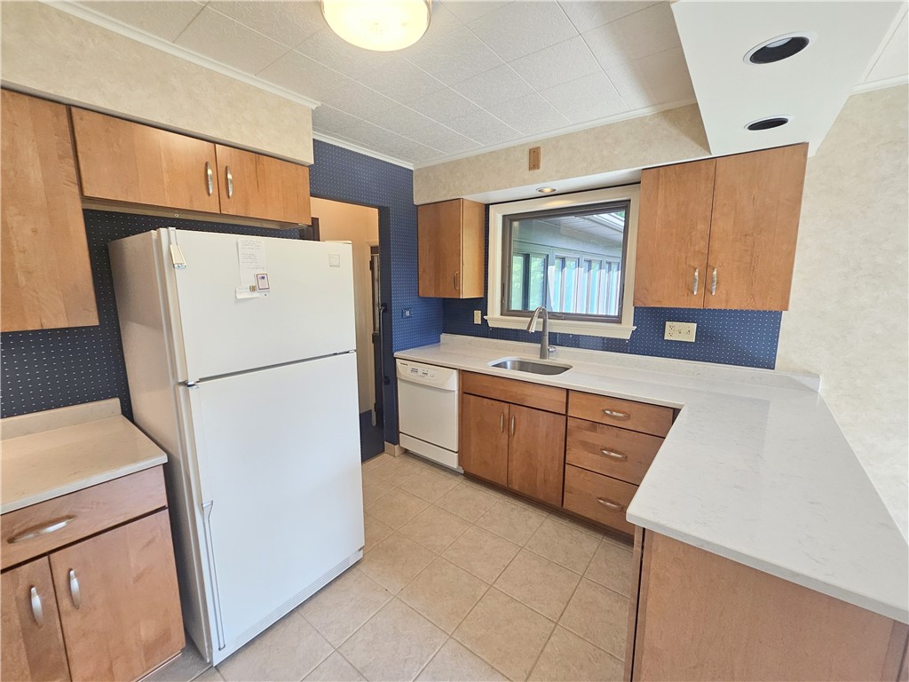 Slippery Rock Boro, Pennsylvania 16057, United States, 3 Bedrooms Bedrooms, ,2 BathroomsBathrooms,Residential,Contingent,202294