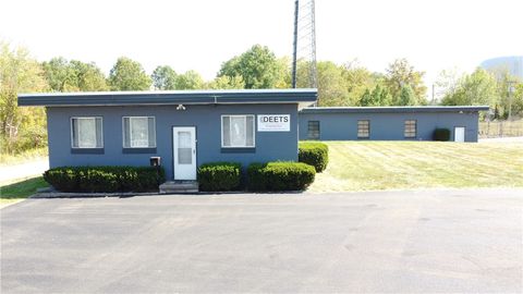 Photo of 10 Rhoda St, Farrell, PA 16121 (MLS # 1751972)