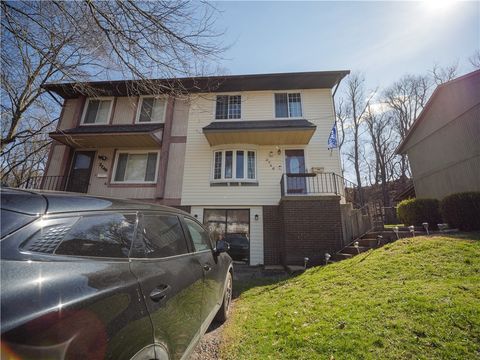 Photo of 2746 Kingston Dr, Natrona Heights, PA 15065 (MLS # 1746712)