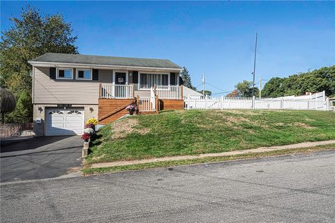Photo of 1009 Maine Ave, Aliquippa, PA 15001 (MLS # 1724295)