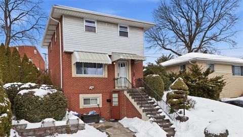 Photo of 1338 Tyndall St, Pittsburgh, PA 15204 (MLS # 1740172)