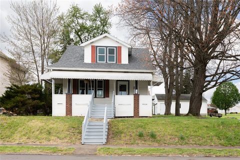 Homes For Sale - 939 Warren Ave Ave<br/> New Castle, PA 16101
