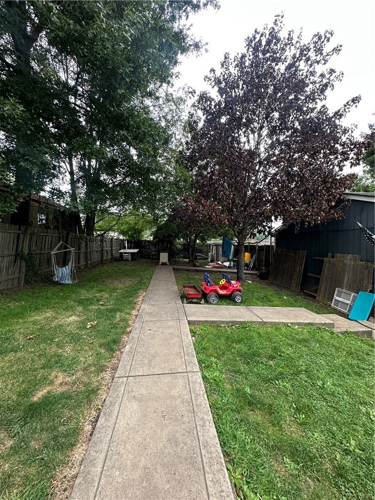 438 Earl Ave